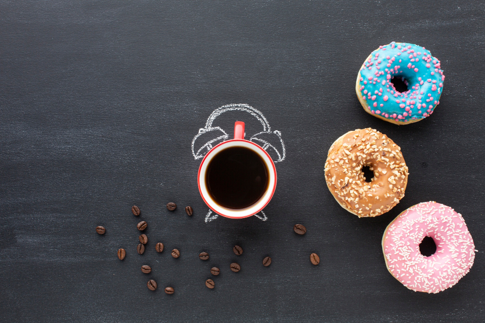 Dunkin' Donuts est une célèbre chaîne de cafés américaine connue non seulement pour ses délicieux beignets