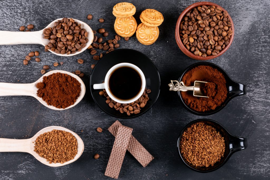 Le café est une boisson populaire consommée à travers le monde, et il existe différents types de café qui offrent des caractéristiques et des saveurs uniques.