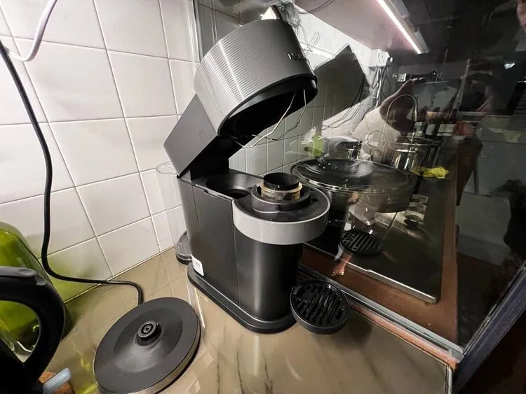 Le Guide Ultime du Nettoyage Machine Nespresso Vertuo Next : Astuces, Détartrage, et FAQ pour un Café Parfait