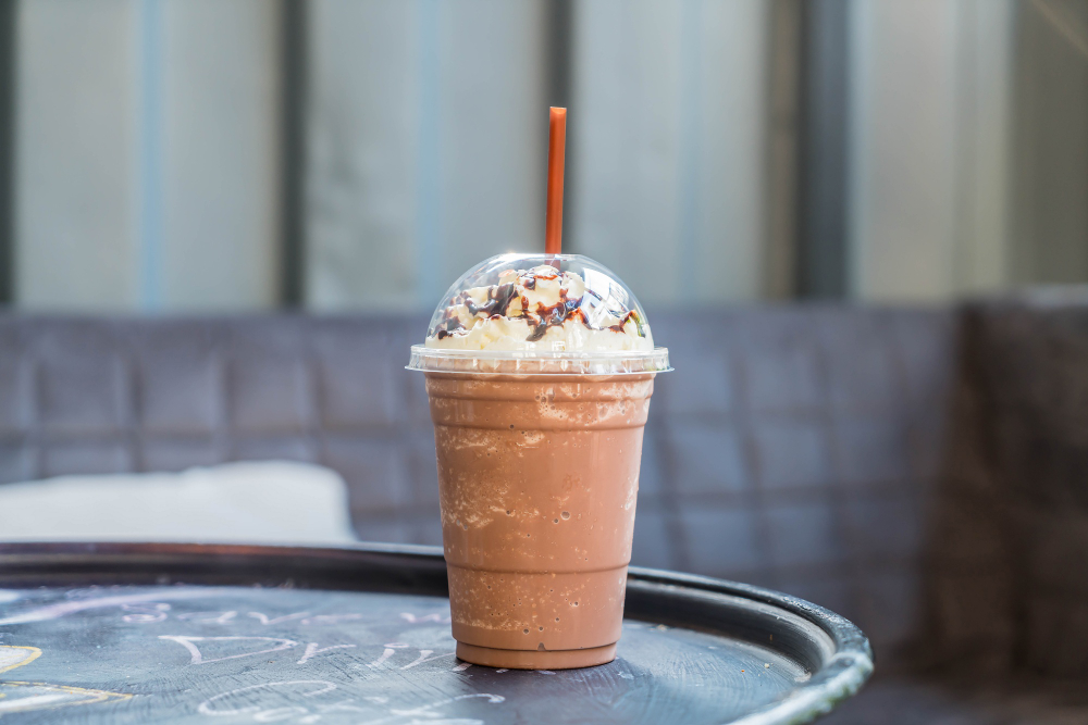 5 bonnes raisons d'adopter le café glacé pour un été frais et boosté